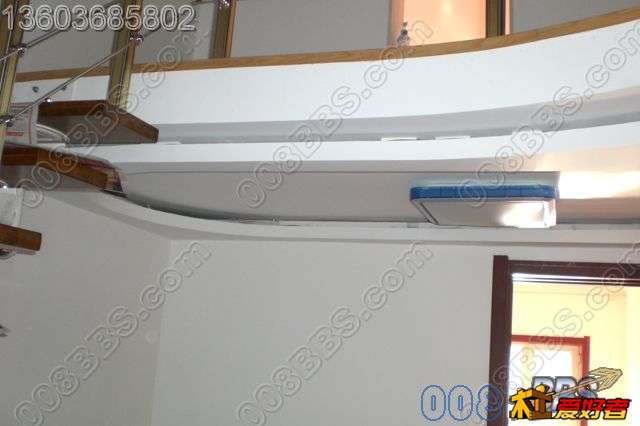 102118a1v7y8z4hamayvin.jpg