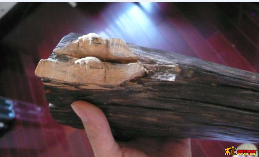 原来想雕一个，可是厚度和面积不成比例，就哥俩好吧