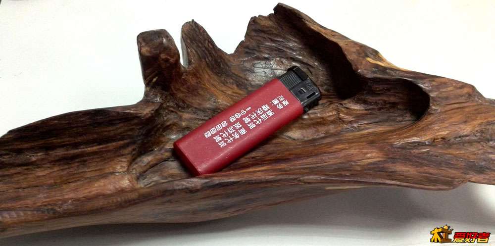当中凹进去地方