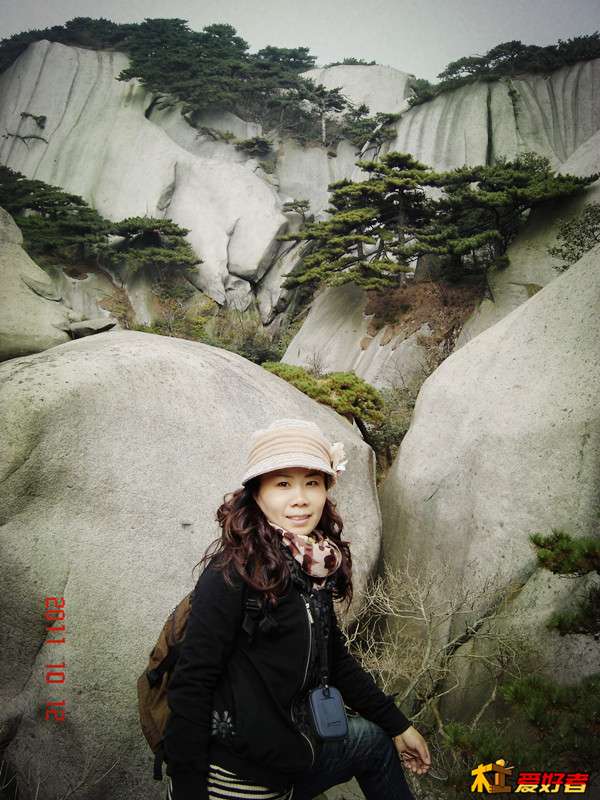 没见过喜欢拿刀的姑娘 嘻嘻