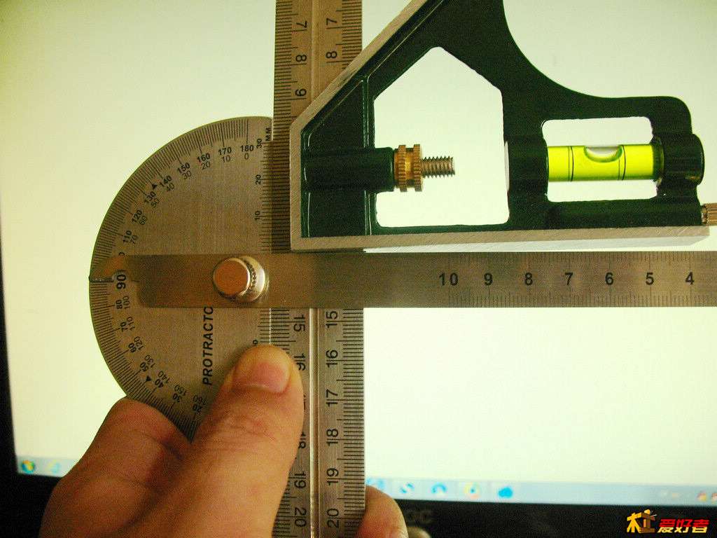 角度尺与万能角尺比对