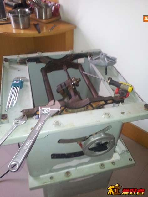 准备了不少工具，其它只用两支板手