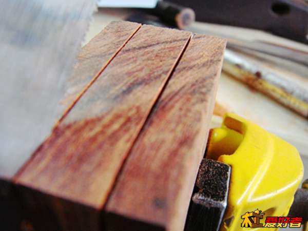 后端开槽。0.4mm的锯缝