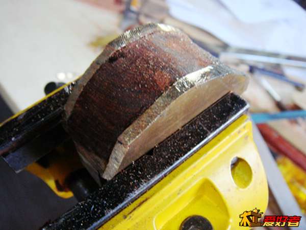 镶黄铜板，挫成圆鼓型，改善手掌触感