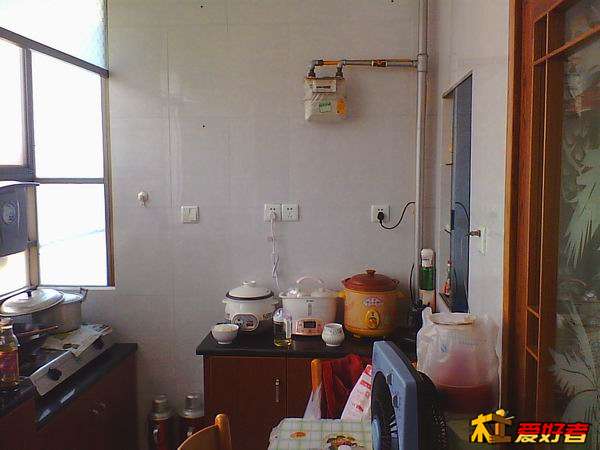 这是装吊柜的那面墙