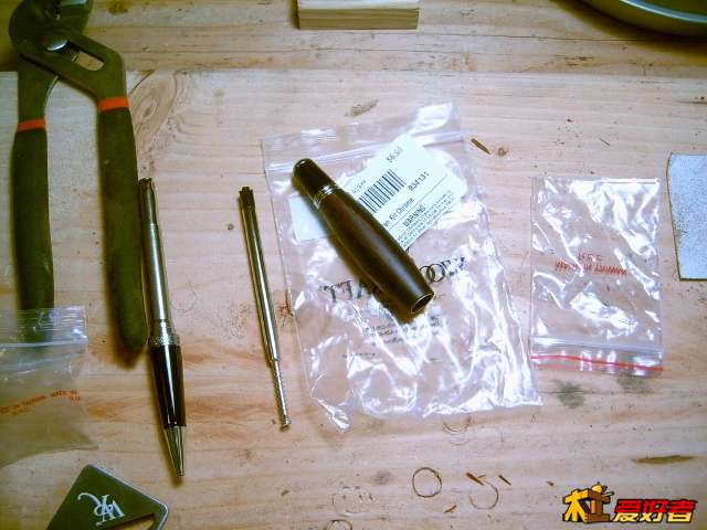 这个笔的结构简单，毕竟是单筒配件，组装很容易