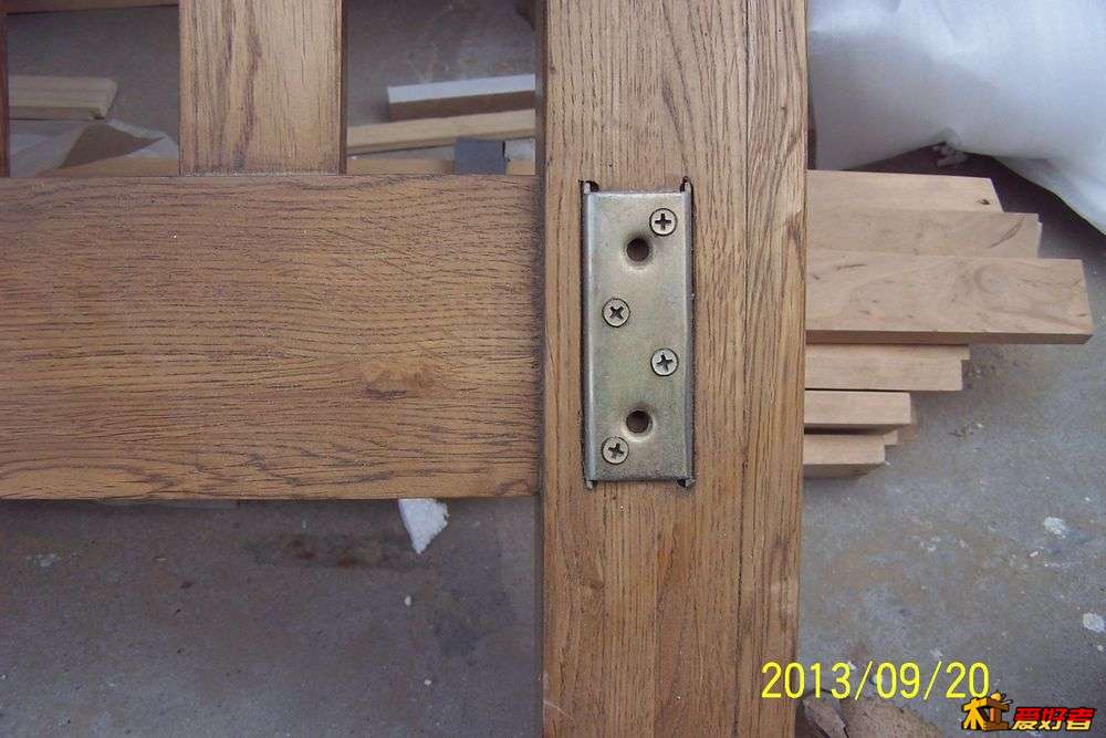 床头和床架连接部位