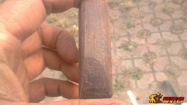 背面用锉刀磨的