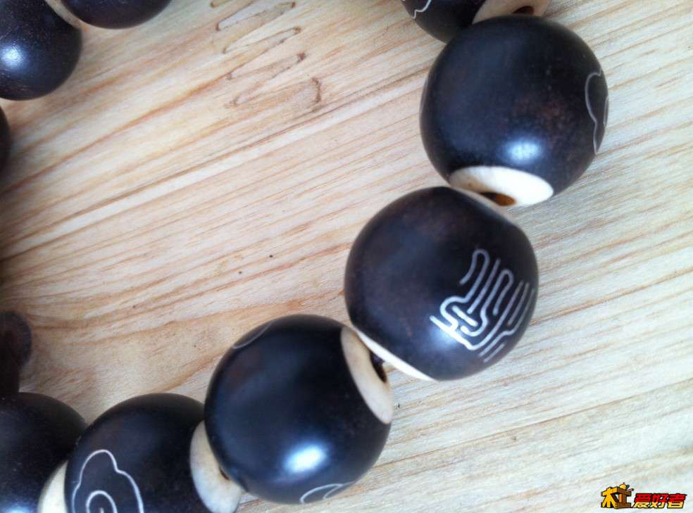 这串是方丈送的，大伙给长长眼看是什么料