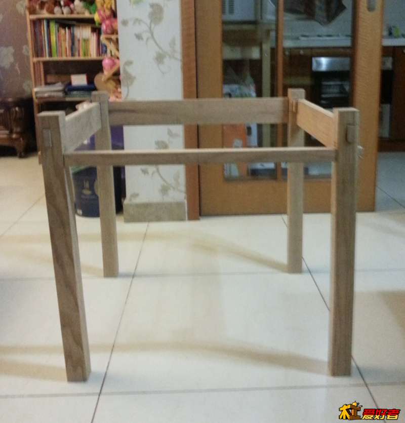 拿掉桌面就是这样，为了不让你们看到丑态，弄得虚化点，哈