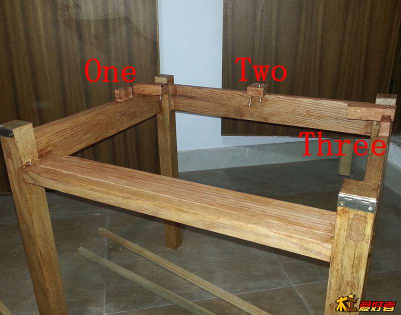 这是后面桌面的三个联接点