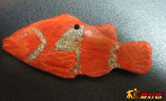 粘铝粉的槽有些地方浅了，铝粉没粘牢固，打磨后掉了一小块