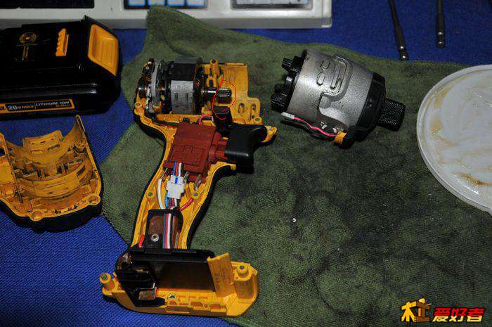 dewalt.jpg
