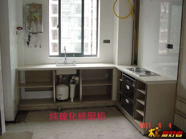 纯玻化砖厨柜.jpg