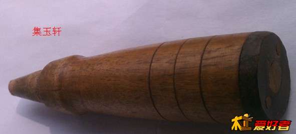 有牛皮圈的檀木凿子把