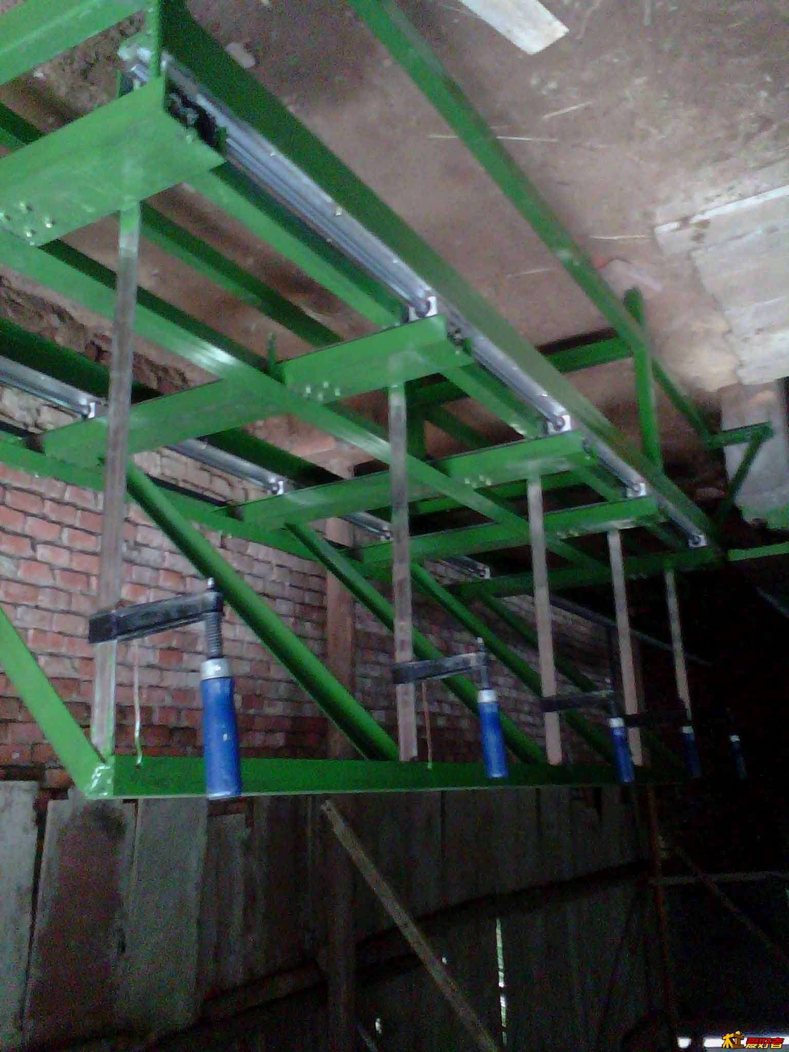 选用最最普通的F夹做的，是不是特老土啊~哈哈