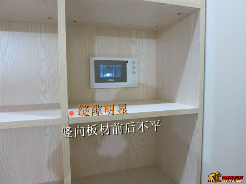 对讲操作系统直接开孔固定到后背板上