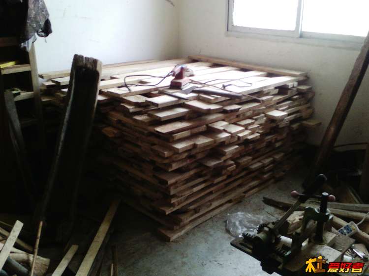 昨天的锯的木地板