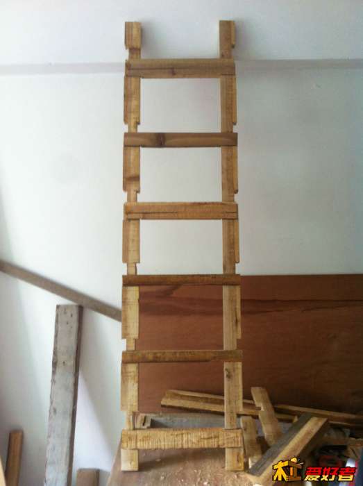 固定好的侧面架子，两边都开口的就是当时定位错误的，呵呵