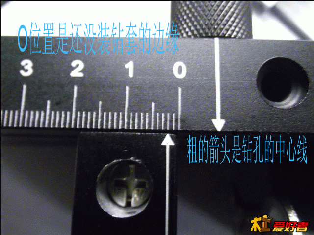 继续完善一下，增加两边的刻度线，钻孔中心线，这也是一个淘友给的建议