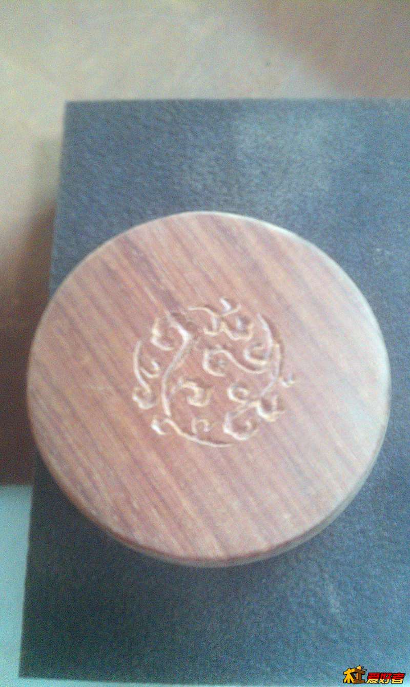 背面，卷草纹吧