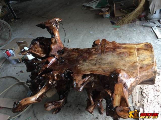 我还买了个茶壶形状的小花盆，打算放在左上角的小平台上用，等有空我再拍个效果图传上来，让大家看下