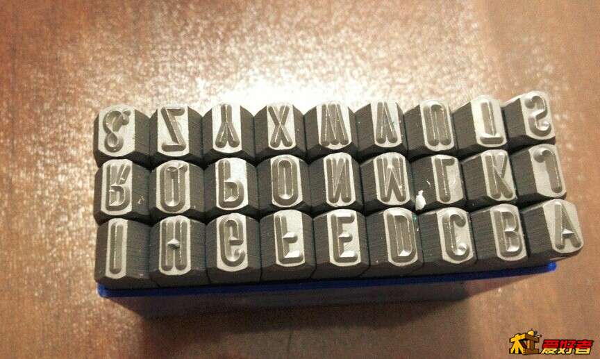 字母26个多了个符号&