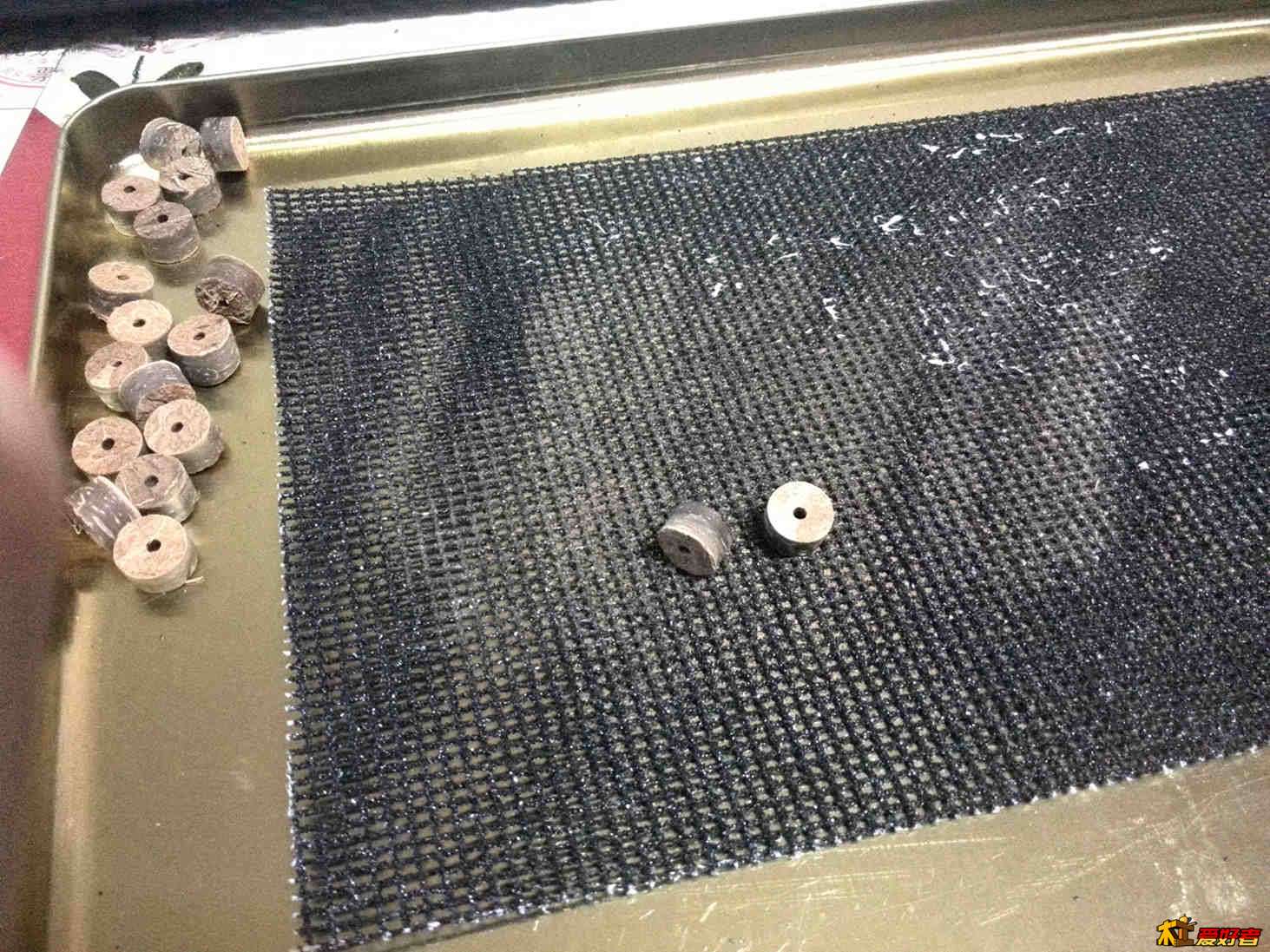 一颗颗磨平，把白皮磨掉