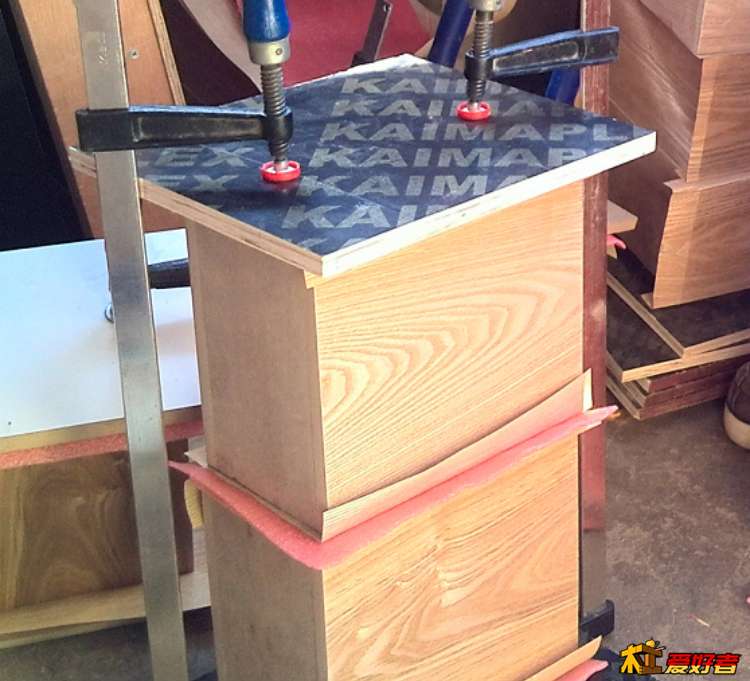 这是贴了一半,前后贴好了,上下贴了没打磨,左右没贴,