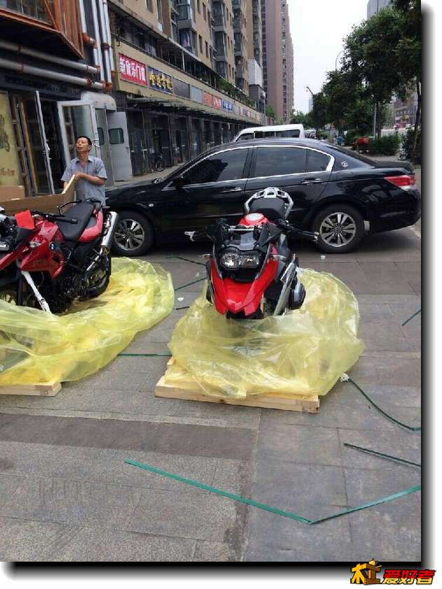 接到通知拍马赶到！