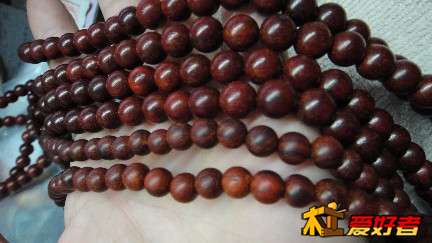 三串放一起，小的没光泽应该是没上蜡