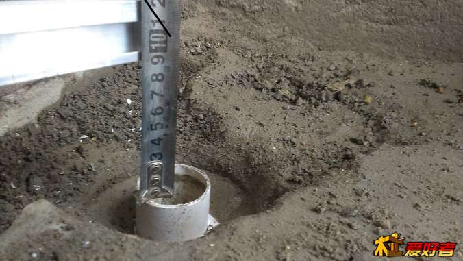 这个距离是室内地平的高度，木地板加龙骨，又得上来4.3CM，阳台比室内低一点，那也还差太多了，所以，这地漏 ...