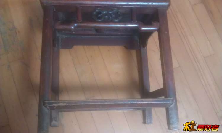 腿旁边有缺两块板