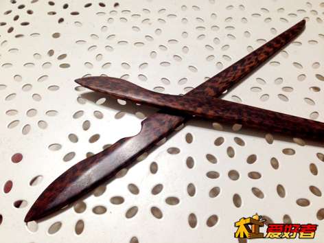 很像外科醫生的手術刀...