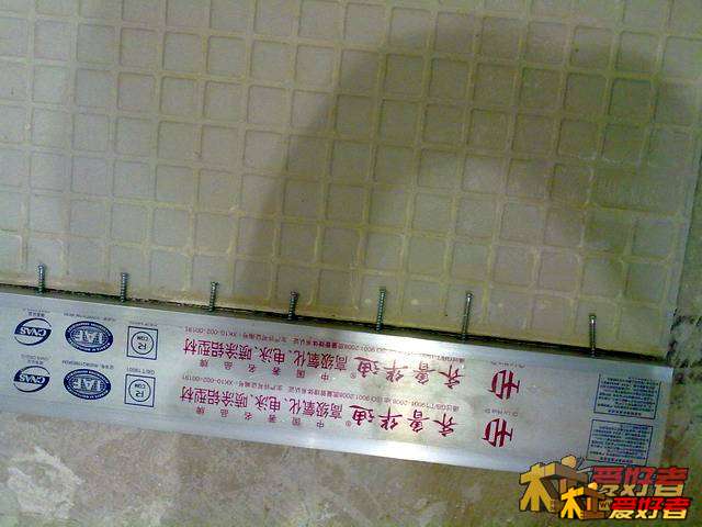 铝材和瓷砖连接.jpg