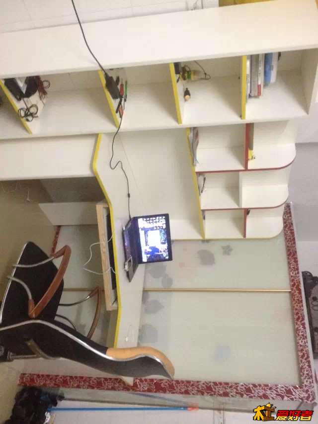 电脑台效果图，还差两抽屉就gao