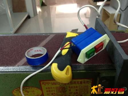 还是自己包装上胶带，穿上衣服多文明啊