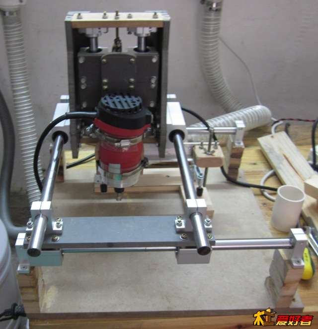 终于制作完毕，四个支柱有待改进