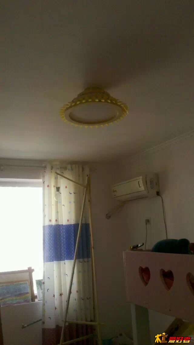 后面那个很牛逼的200W白炽灯可以退休了