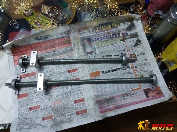 4个轴承位和2个6角螺母打磨到位花了我4个多小时！真累！但也有很好的成就感！！