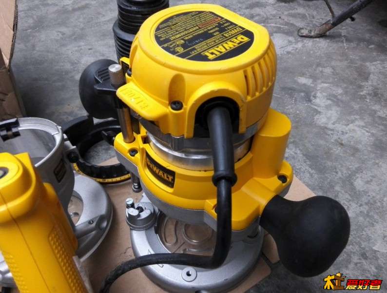 这个忘了拍内部图了，里面是维修过的了，有烧焦过后的痕迹，里面的轴承是国产造的，