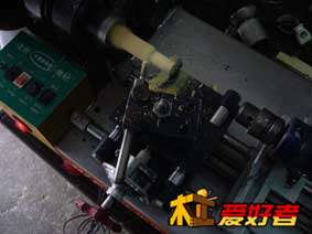 车木头找圆心对顶尖.jpg