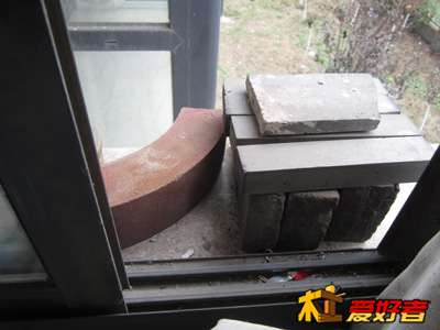粗砂轮和青砖