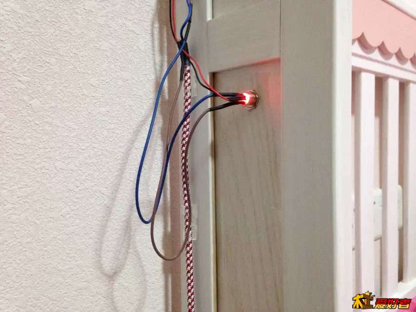 开关带指示灯。