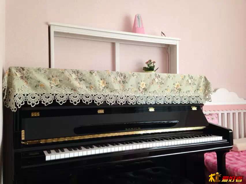 把钢琴弄到位，好重，估计得有500斤。