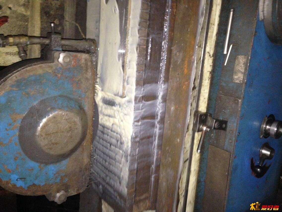 平面磨床加工，其中有4块板厚度有要求，所以就上磨床。最后干脆全部磨上面，高端彻底！！