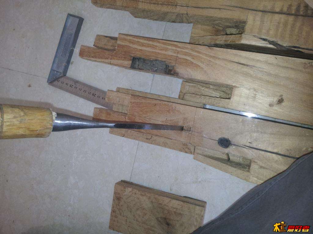 四条书案腿,抱肩榫,手工开榫眼,还是蛮麻烦的,把凿子打裂了一支(质量问题),又到土产店买了一支,太不 ... 四条书案腿,抱肩榫,手工开榫眼,还是蛮麻烦的,把凿子打裂了一支(质量问题),又到土产店买了一支,太不 ...