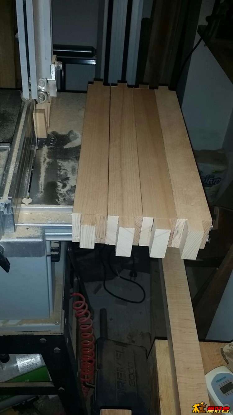 17带锯开榫头.jpg 17带锯开榫头.jpg