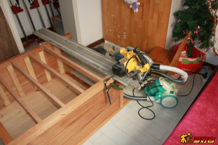 72调整桌角高度.jpg 72调整桌角高度.jpg