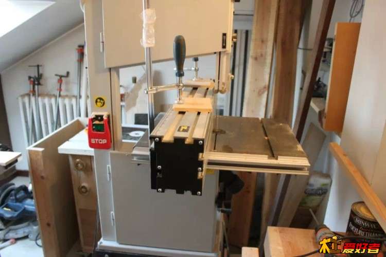 85抽屉下料带锯,日总靠山.jpg 85抽屉下料带锯,日总靠山.jpg